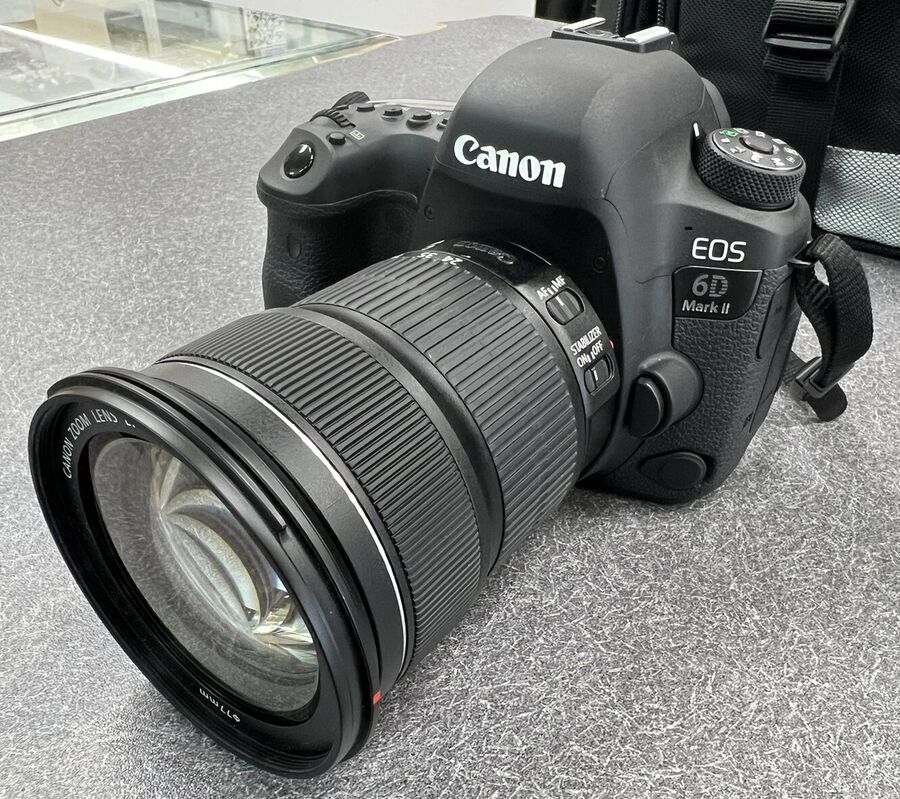 Canon EOS 6D Mark II 26.2MP DSLR Camera W/ EF 24-105mm Lens, Bag, Manual MINT