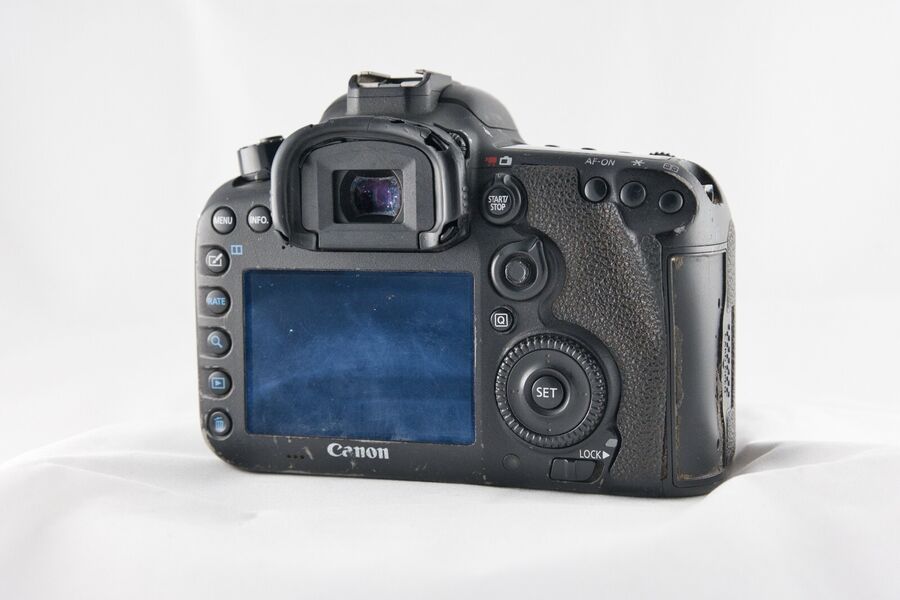 Canon EOS 7D Mark II 20.2MP Digital Camera Body #539