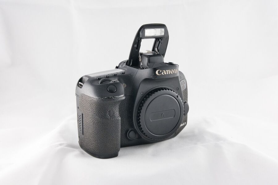 Canon EOS 7D Mark II 20.2MP Digital Camera Body #539