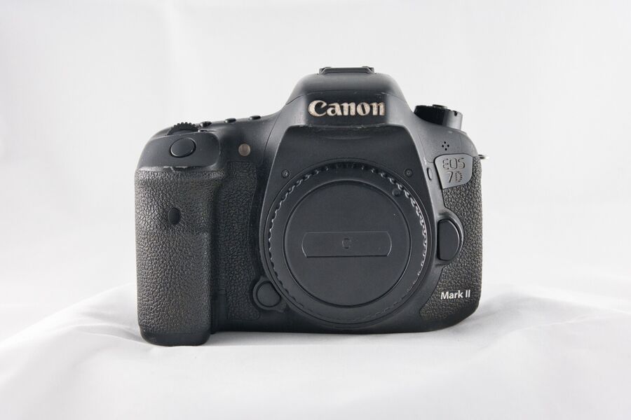 Canon EOS 7D Mark II 20.2MP Digital Camera Body #539